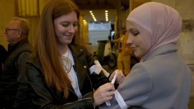 Read more about the article Kamerni Teatar 55 predstavom Schindlerov lift obilježio Dan bijelih traka u Zagrebu