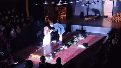 Read more about the article “Malograđanska svadba” u Kamernom teatru: Oštra satira pred prepunom salom