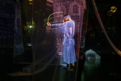 Read more about the article Kamerni teatar 55: Predstava “StećakLand”, spoj savremenog teatra i virtuelne realnosti