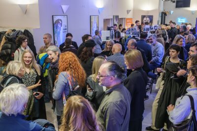 Read more about the article Prva noć IX Internacionalnog festivala “Dani Jurislava Korenića” — emocija, susret i živa energija teatra.