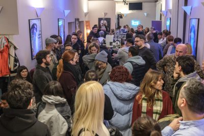 Read more about the article Treće festivalsko veče donijelo je emotivnu i snažnu izvedbu predstave “Kiselina”.